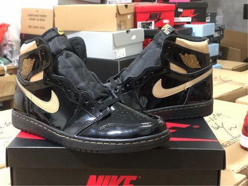 Air Jordan 1 High OG “Black/Metallic Gold”