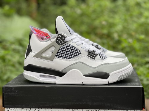 Air Jordan 4 “White Cement” New