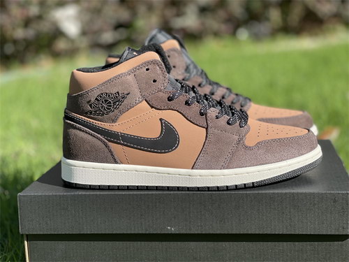 Air Jordan 1 Mid-061