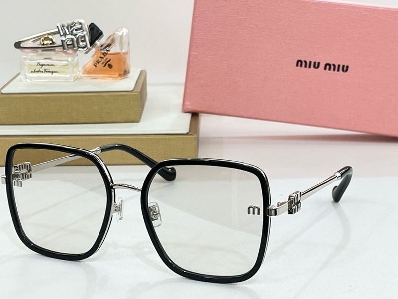 MiuMiu-739