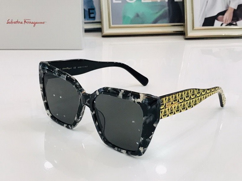 Ferragamo Sunglasses(AAAA)-111