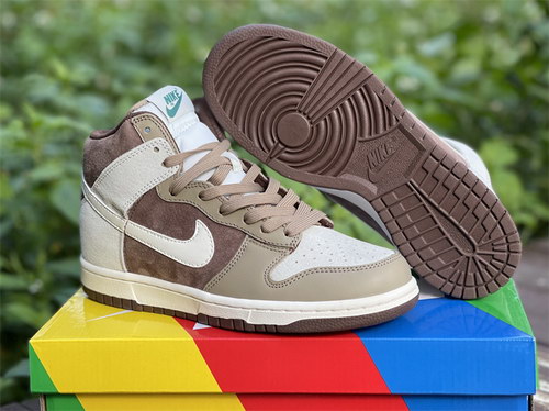 Nike Dunk High “Light Chocolate”